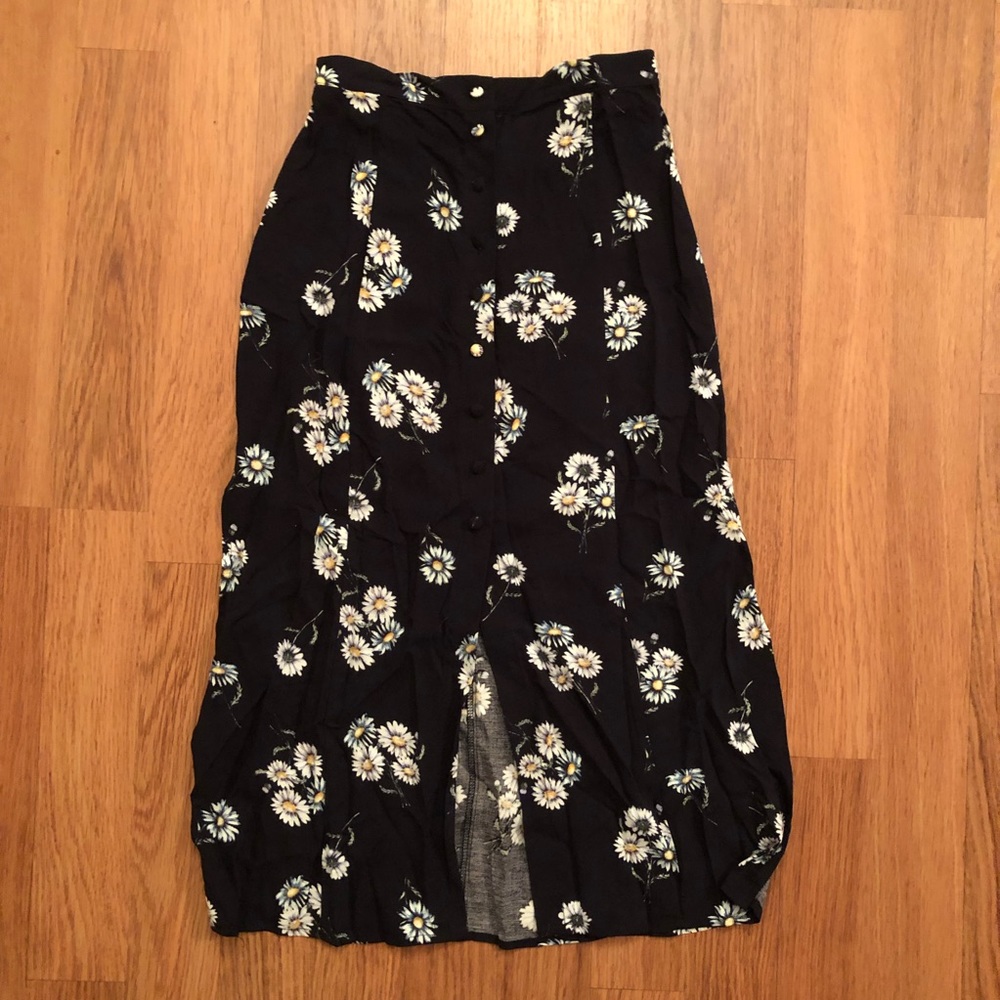💖H&M Midi Daisy Button-Up Skirt